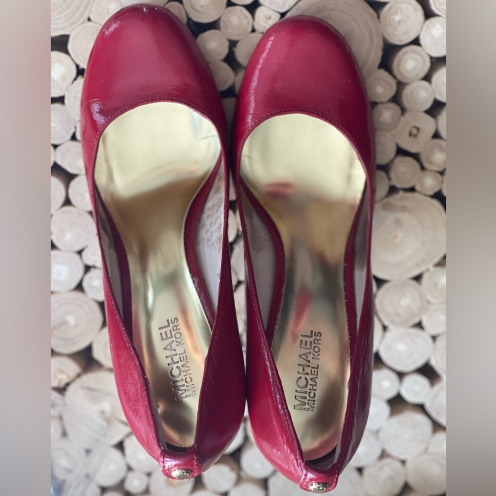 Michael Kors Size 8 pumps